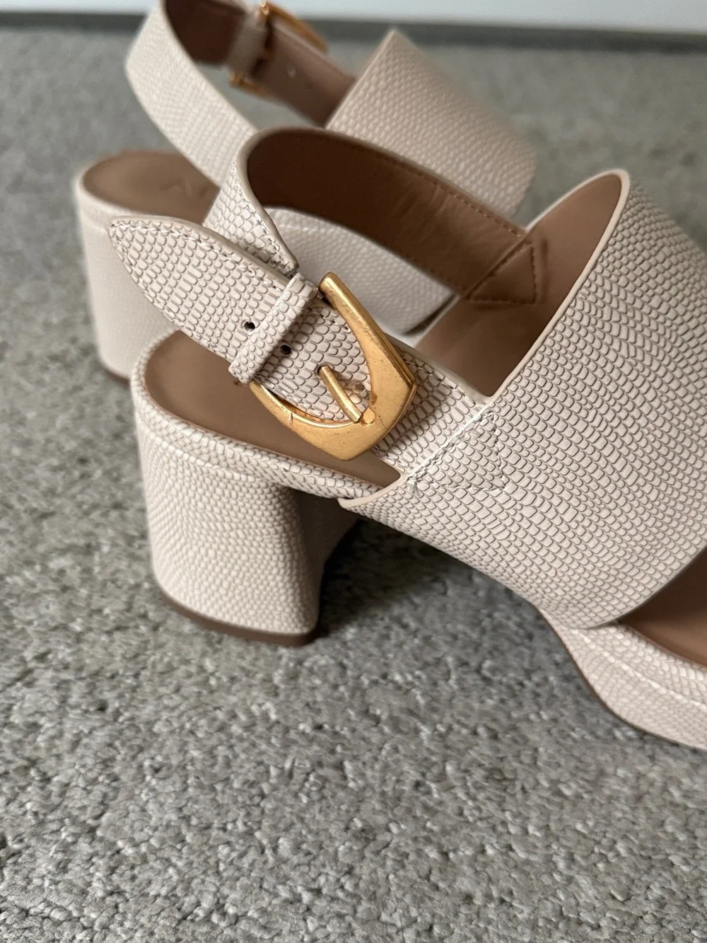 NWOT Women’s Neutral Block Heel Sandals - Beige